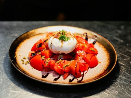 Burrata con tomates